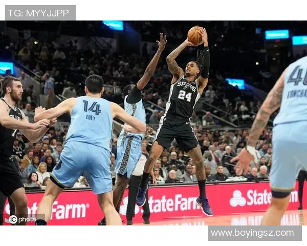 灰熊在季后赛中以四比二战胜马刺成功晋级展现强大实力与团队合作精神