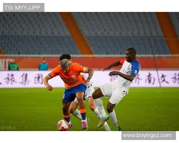 上海申花与权健激战正酣谁能在中超赛场上笑到最后