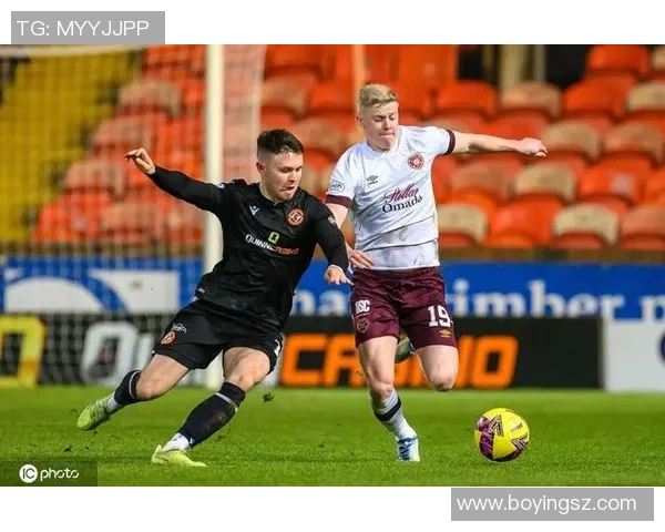 邓迪联与哈茨激战正酣谁能在这场对决中笑到最后